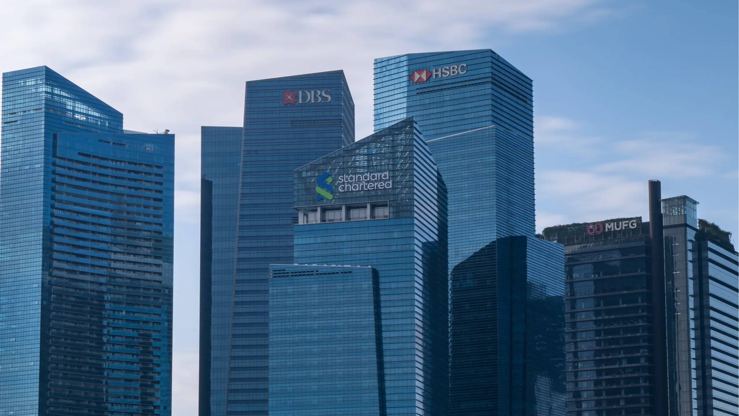 marina-bay-skyscraper-towers-in-singapore