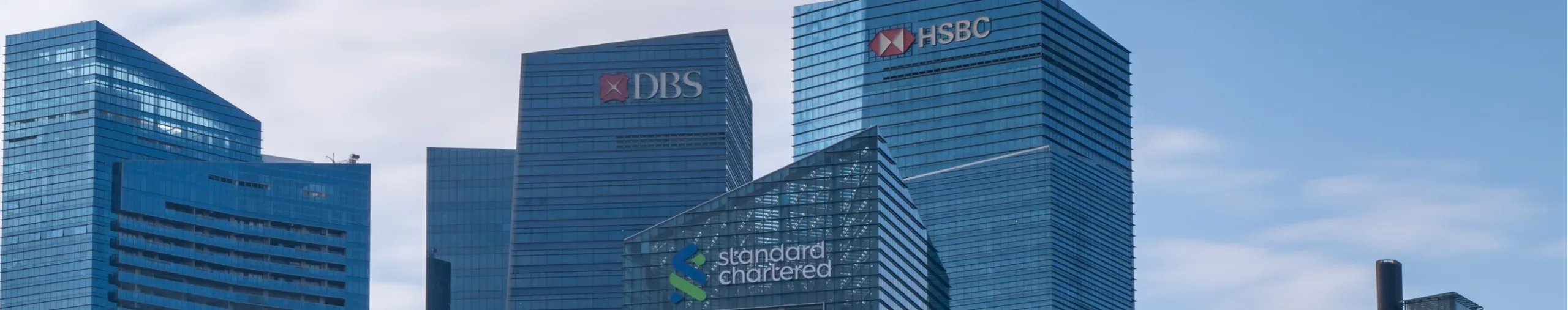 marina-bay-skyscraper-towers-in-singapore